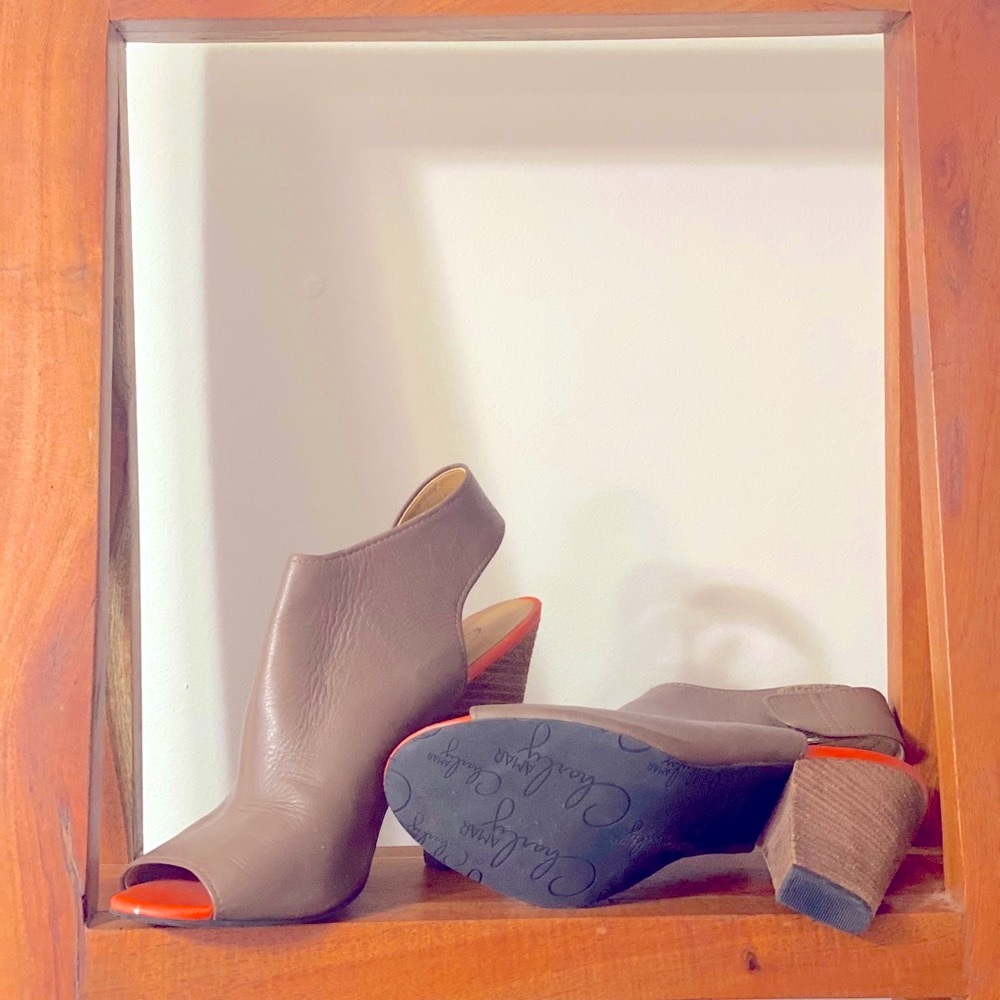 Tan Heels - Picture 3 of 3